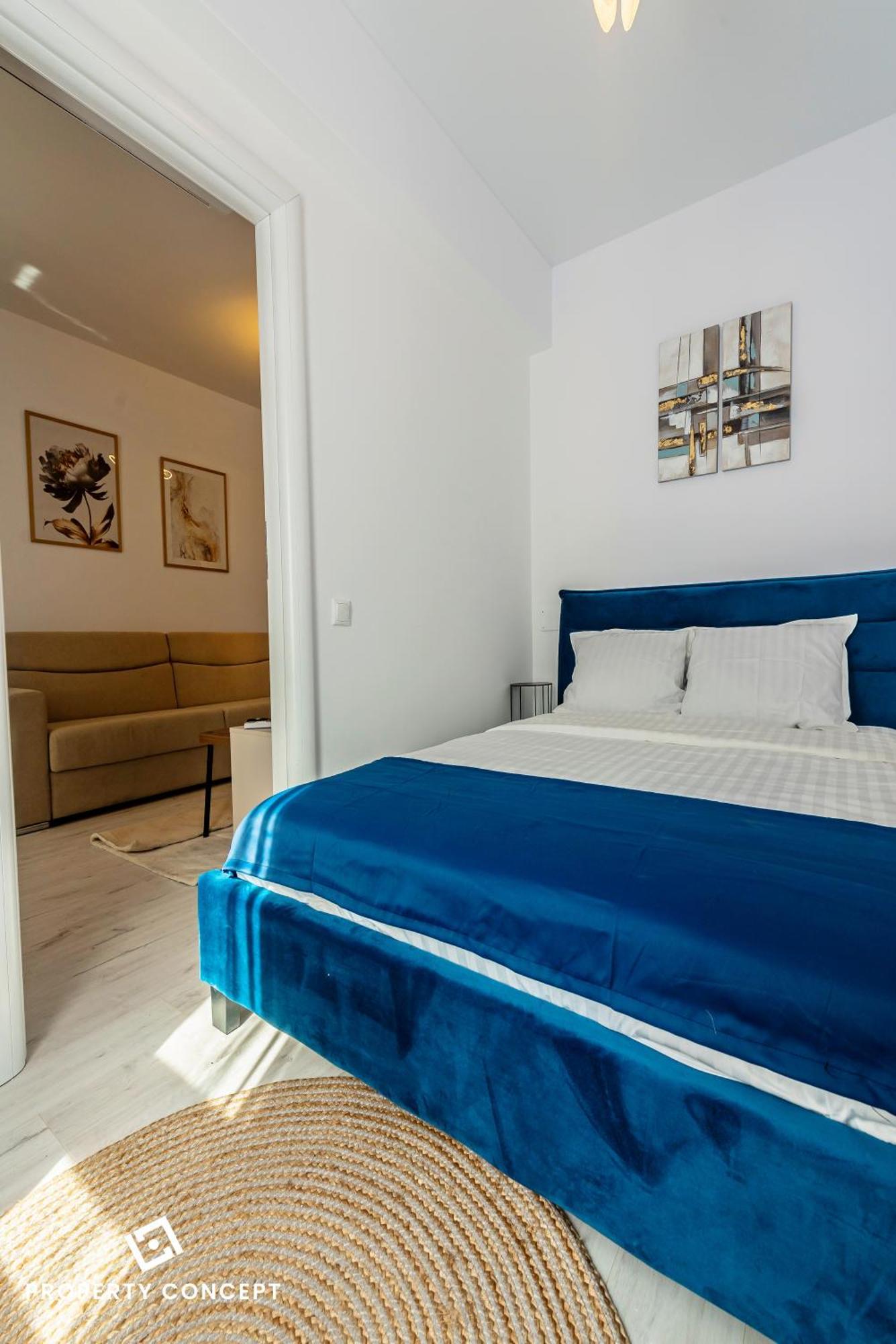 Apartment 922 *
